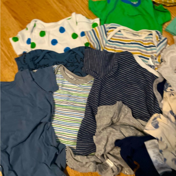 35 Assorted Boy Onesies 12-18 Months - Picture 3 of 5